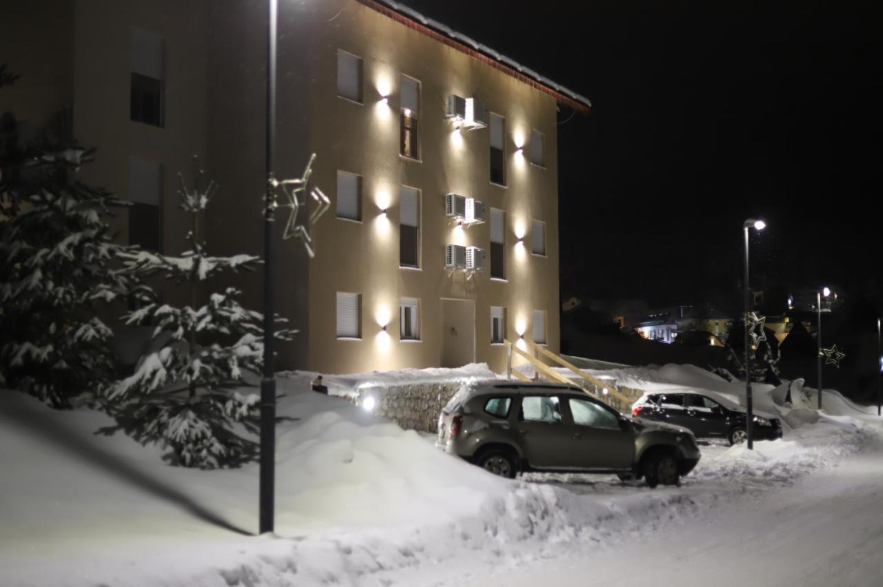 Apartmani Zabljak Hills エクステリア 写真