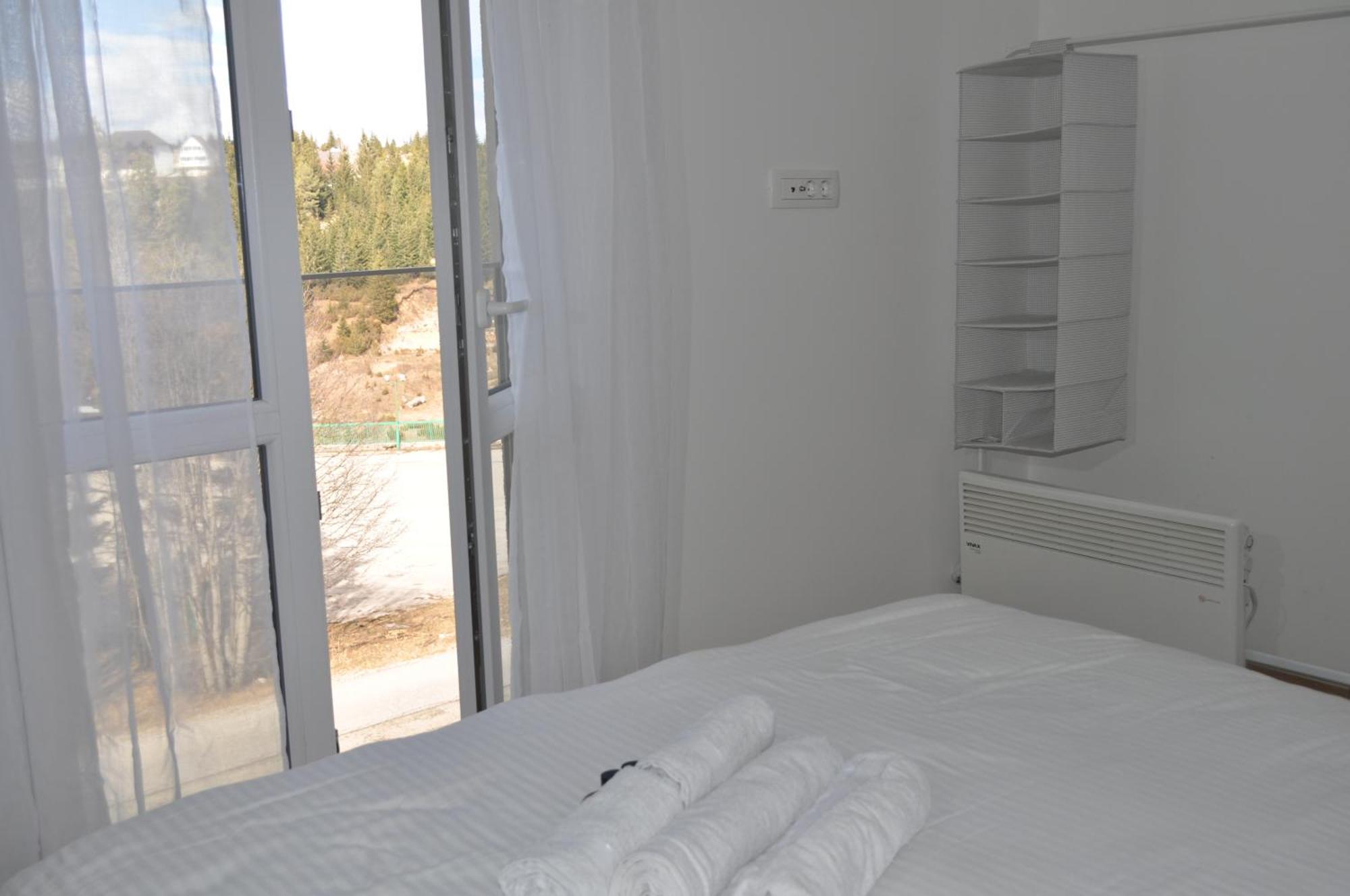 Apartmani Zabljak Hills エクステリア 写真