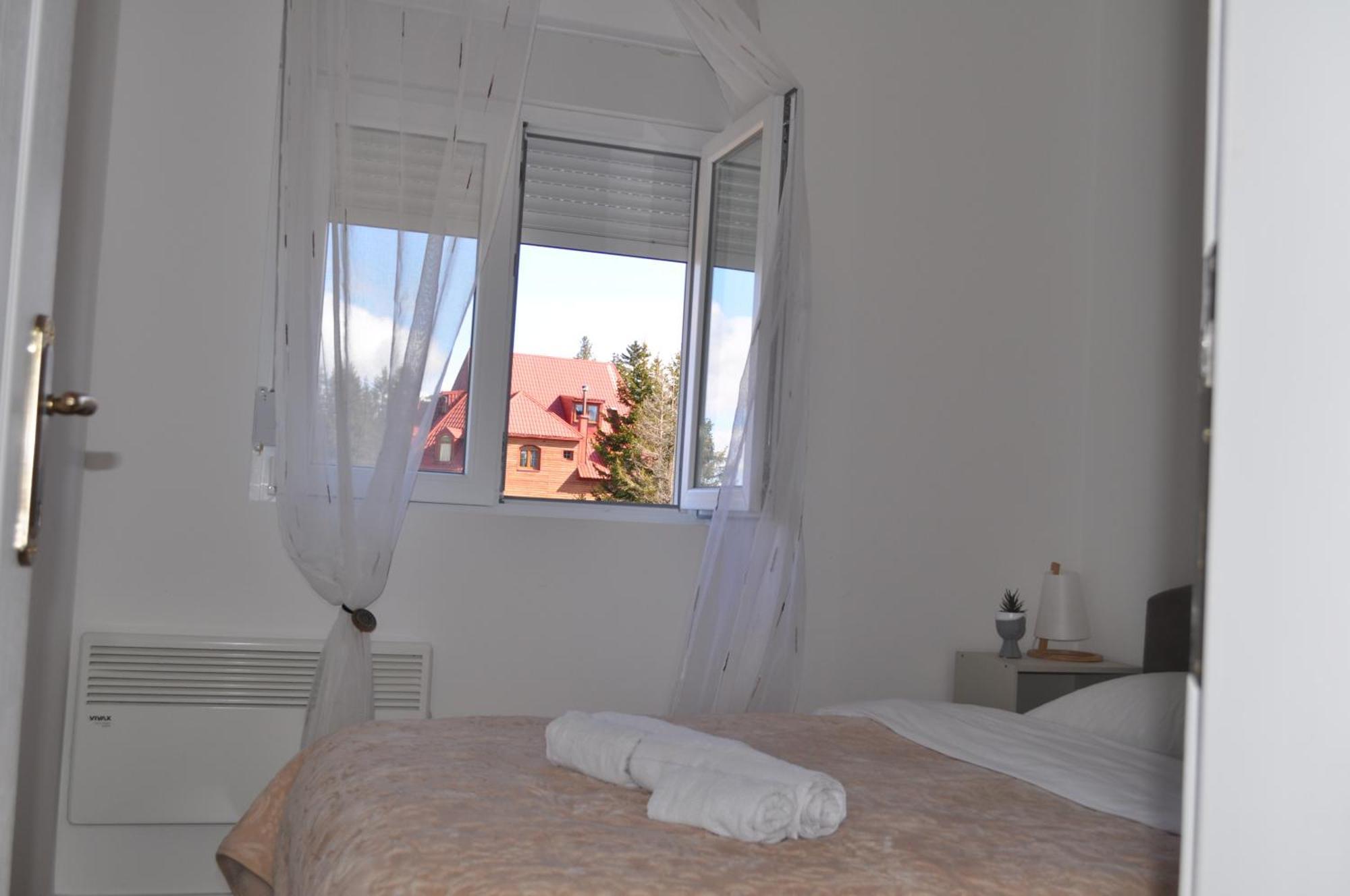 Apartmani Zabljak Hills エクステリア 写真