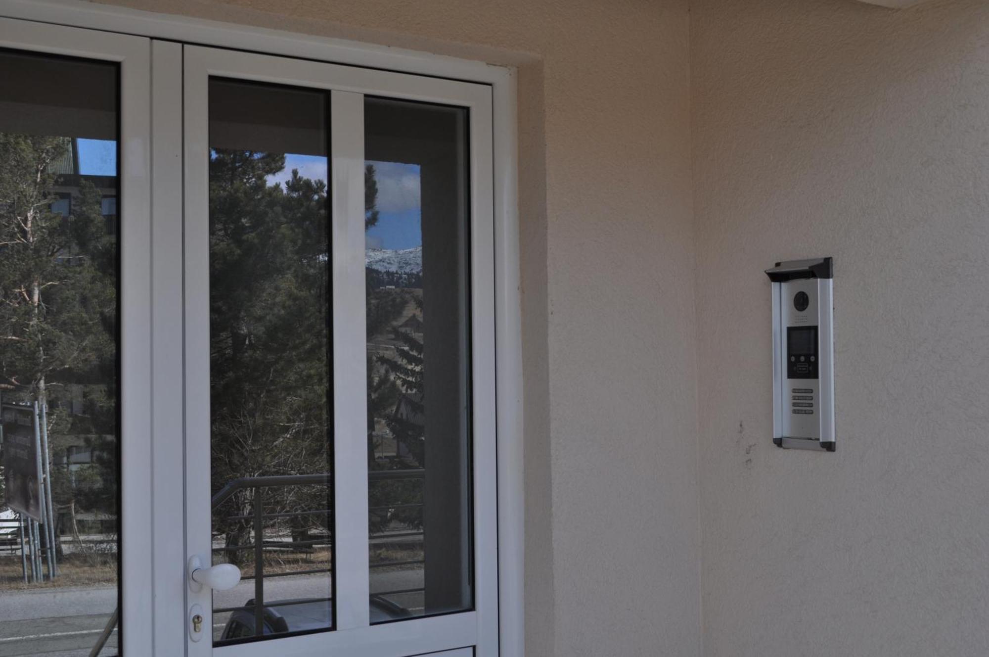 Apartmani Zabljak Hills エクステリア 写真